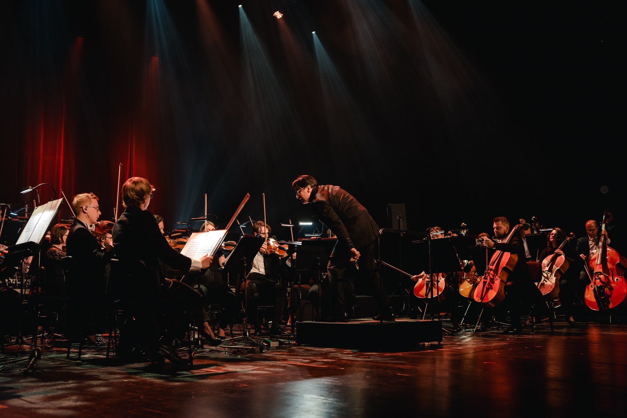 orkiestra na scenie