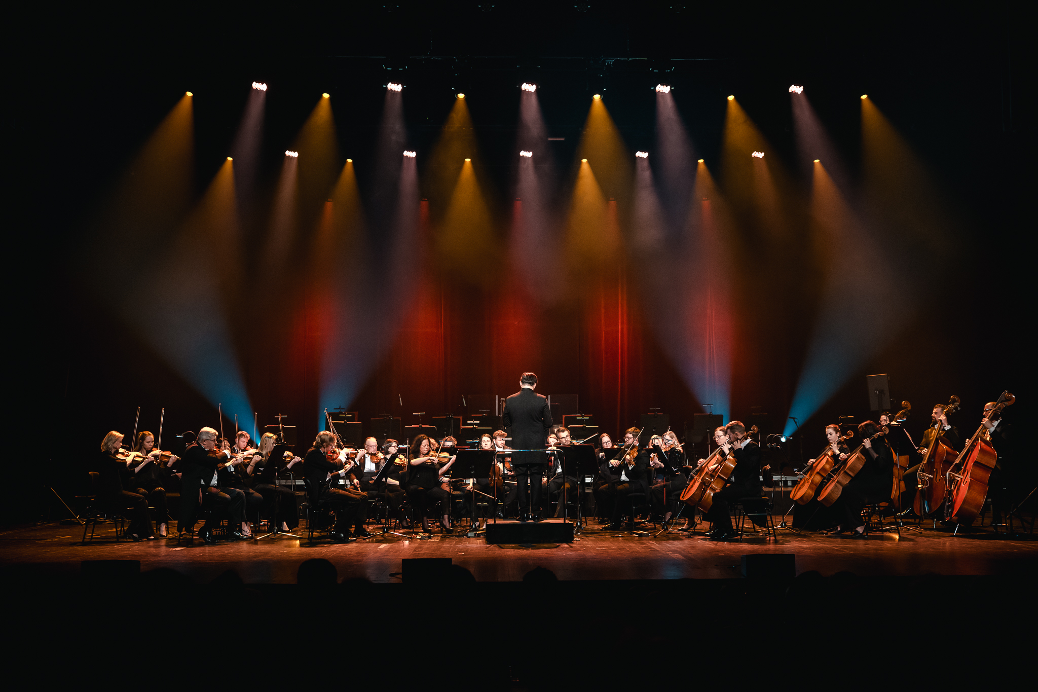 orkiestra na scenie