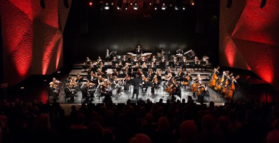 Orkiestra na scenie Sali Koncertowej