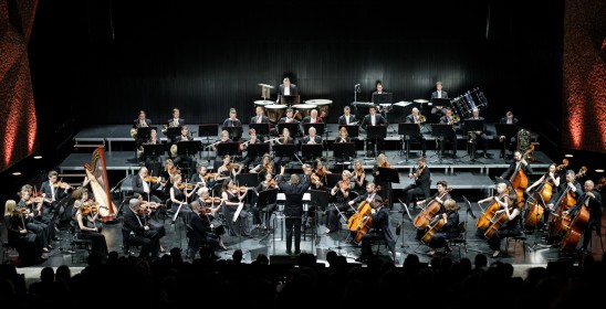 orkiestra na scenie