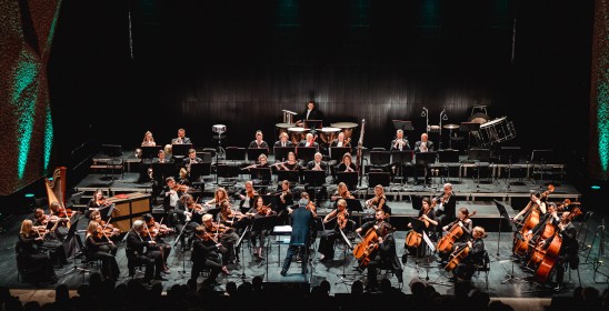 orkiestra na scenie