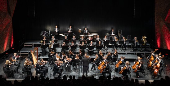 orkiestra na scenie