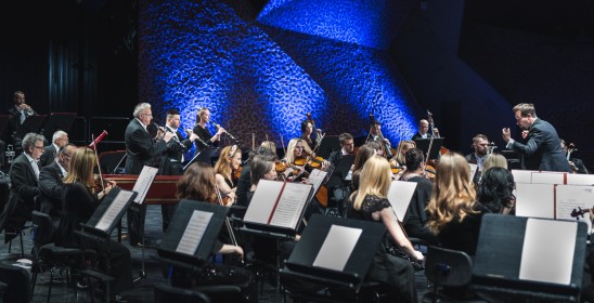 orkiestra na scenie