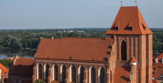 widok z góry na Katedrę śś. Janów w Toruniu