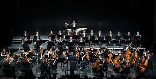 orkiestra na scenie