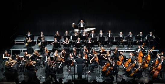 orkiestra na scenie