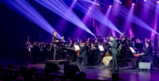 orkiestra, solista i dyrygent na scenie