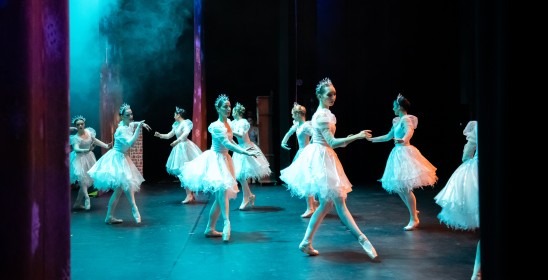 baletnice na scenie