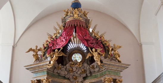 widok na górną część ołtarza w Kościele św. Ducha w Toruniu