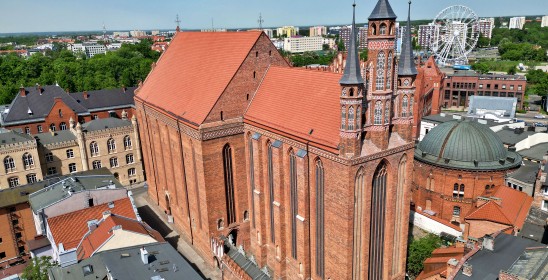 widok z góry na Kościół Wniebowzięcia NMP w Toruniu