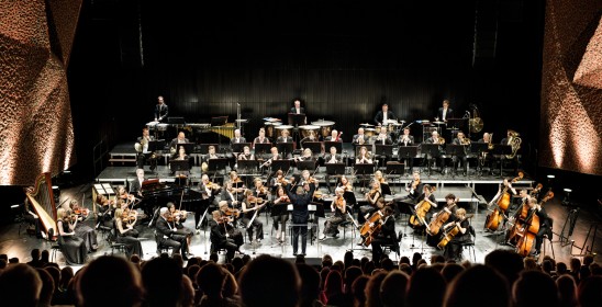 orkiestra na scenie