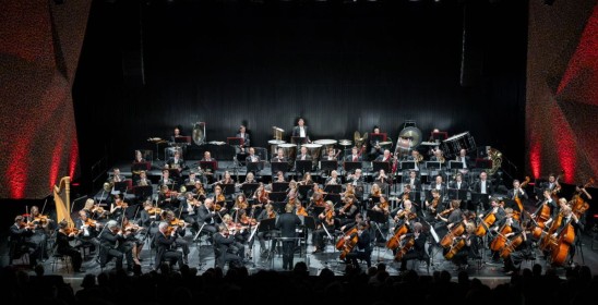 orkiestra na scenie