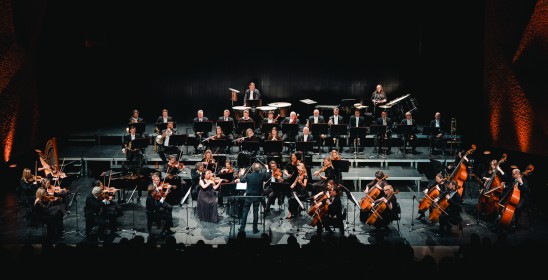orkiestra na scenie