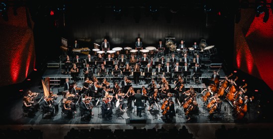 orkiestra na scenie