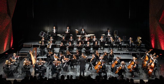 orkiestra na scenie