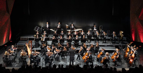 orkiestra na scenie