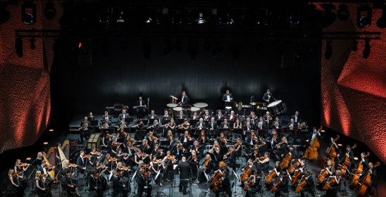 orkiestra na scenie