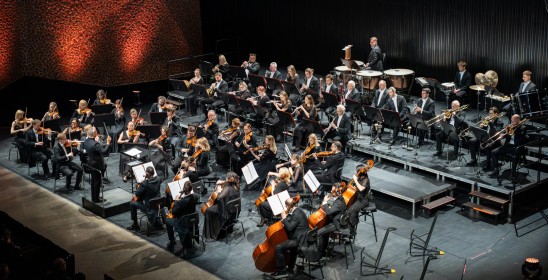 orkiestra na scenie