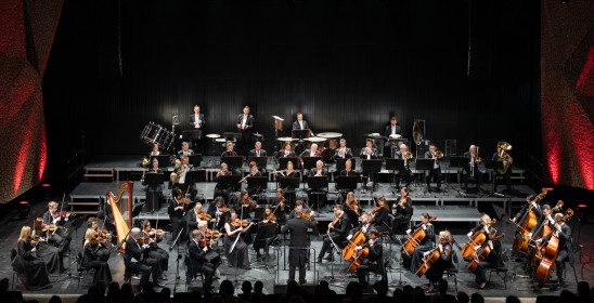 orkiestra na scenie