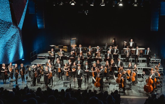 orkiestra na scenie