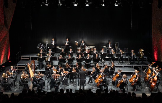 orkiestra na scenie