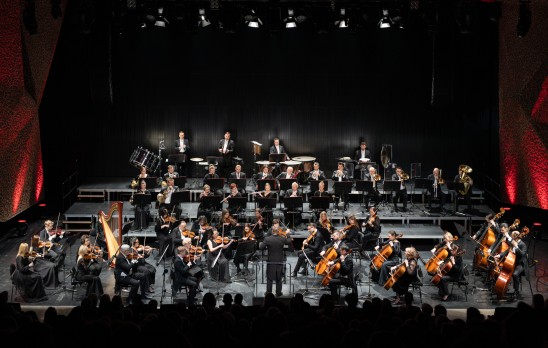 orkiestra na scenie