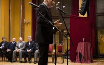na scenie przy mikrofonie stoi Prezydent miasta Torunia