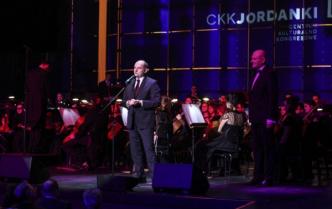 marszałek województwa przemawia do publiczności