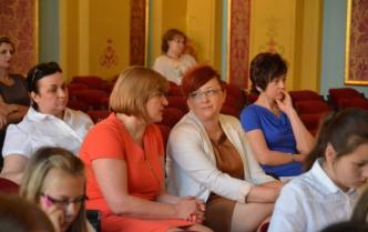 rozmawiające dwie kobiety