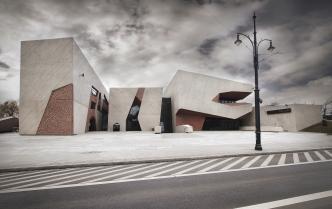 Widok budynku Centrum Kulturalno - Kongresowego Jordanki 