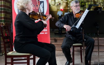 woman playing violin