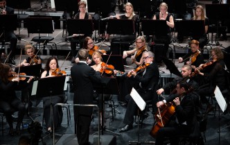 orkiestra na scenie