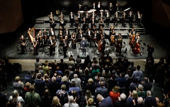 publiczność i orkiestra - widok z góry