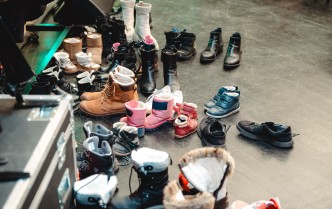 zbiór dziecięcych kolorowych butów