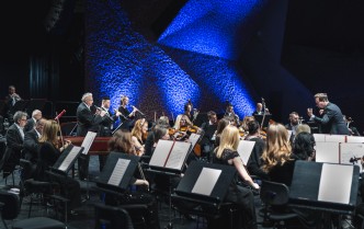 orkiestra na scenie