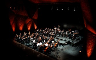 orkiestra na scenie