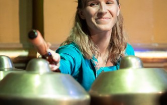 portret uśmiechniętej kobiety