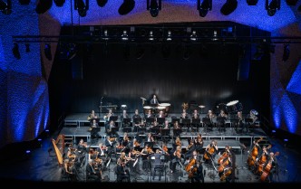 orkiestra na scenie