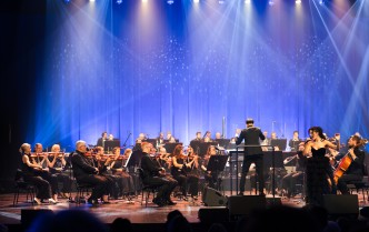orkiestra na scenie