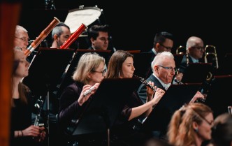 osoby grające na instrumentach dętych drewnianych