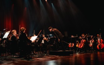 orkiestra na scenie