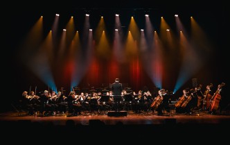 orkiestra na scenie