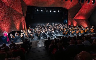 orkiestra na scenie
