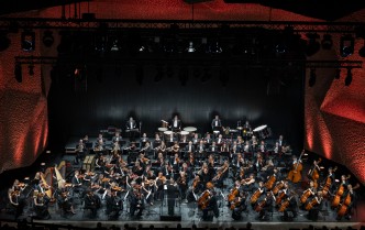 orkiestra na scenie