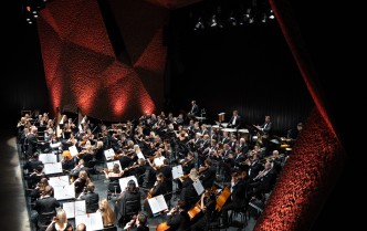 orkiestra na scenie