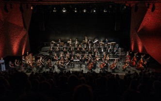 orkiestra na scenie