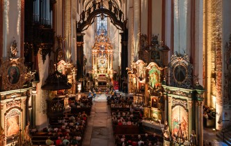 widok na wnętrze kościoła z góry