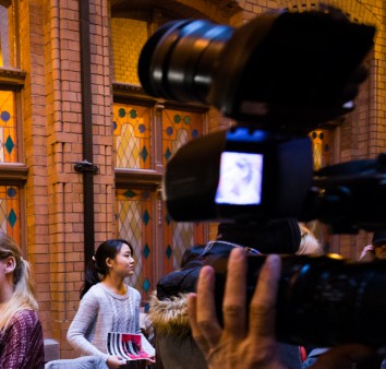kamerzysta filmuje wydarzenie