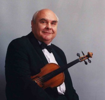 elegancko ubrany mężczyzna