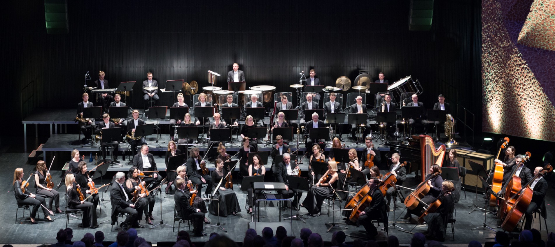 orkiestra na scenie